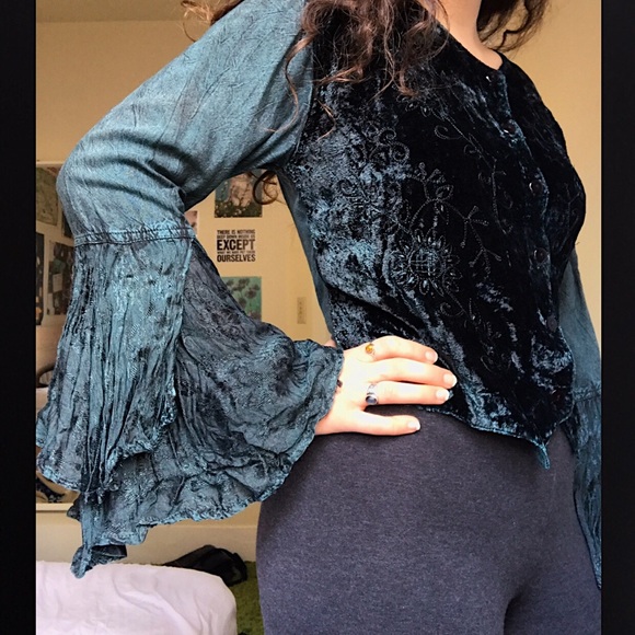 Tops - Bohemian Vintage Bell Sleeve Velvet Top
